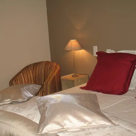 Domaine Gilles Coperet- Artisan-Vigneron- Chambres D'Hotes Les Glycines - Regnie-Durette Room photo